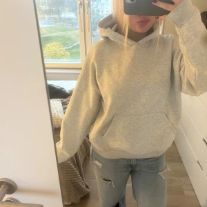 Hoodie me tryck - Fin hoodie med tryck från gina