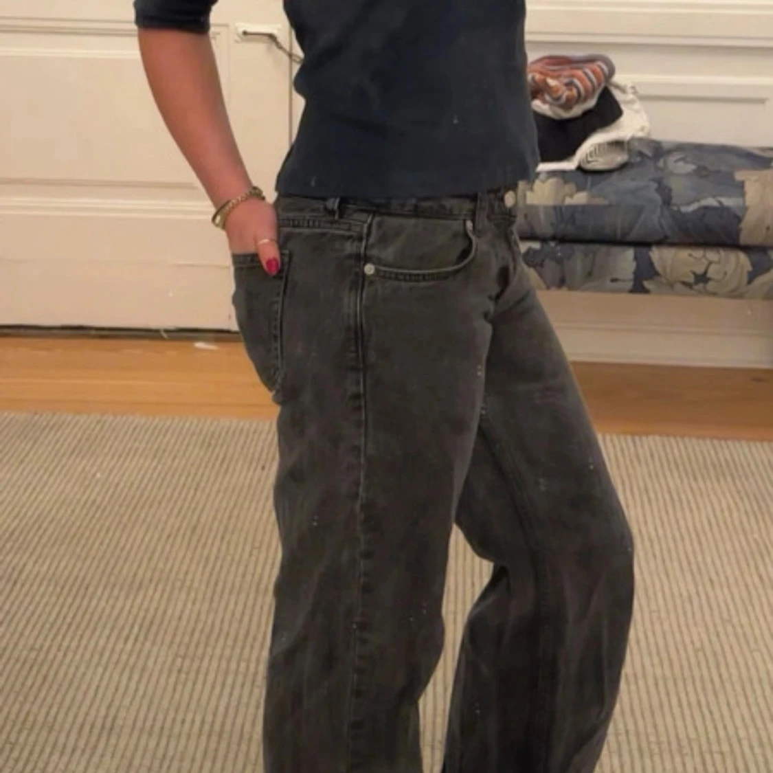 Svarta wide jeans från nakd  - 1