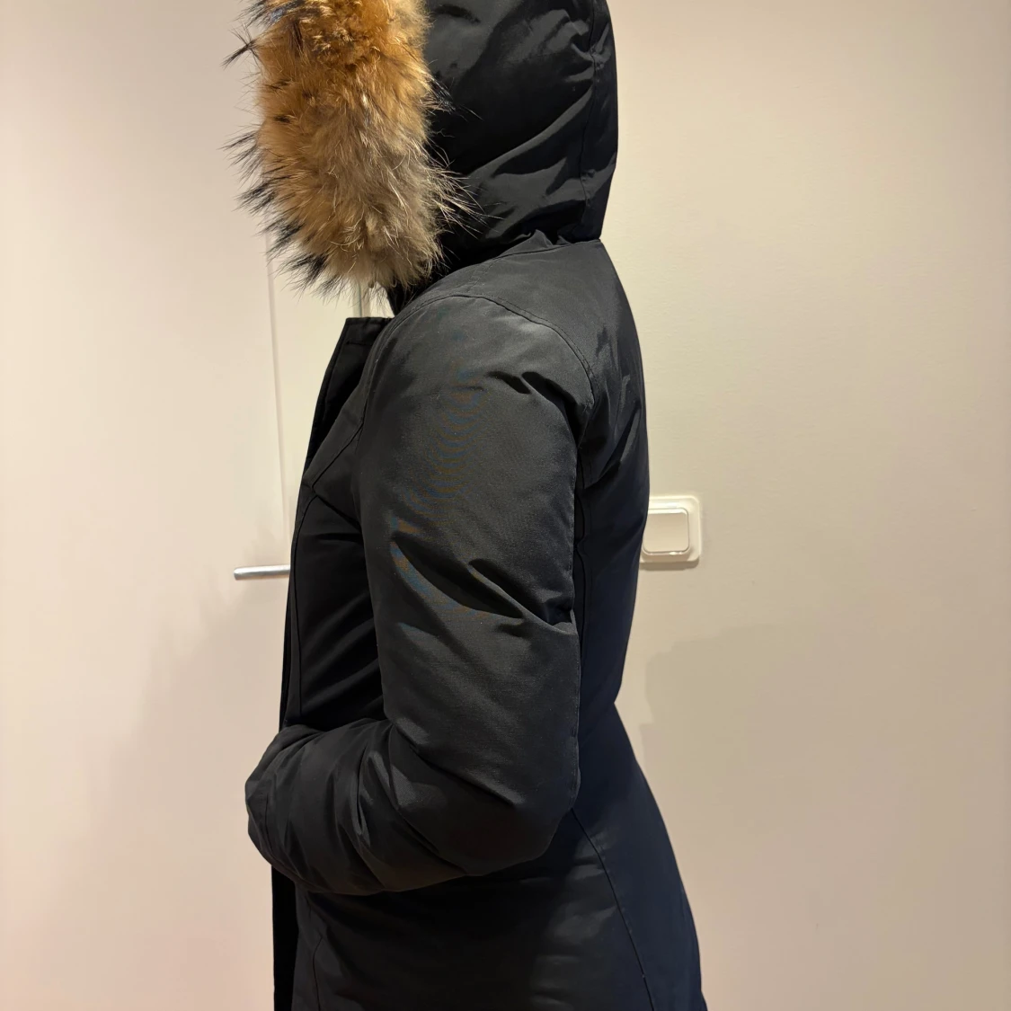 Svart dunjacka från Woolrich med päls - 2