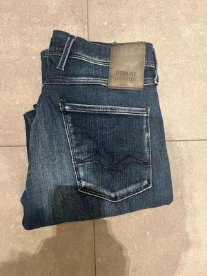 Replay anbass - Tjena, säljer nu dessa riktigt snygga Replay anbass i Stl W29 L32. Dom är i riktigt bra skick. Nypris 1600✅Vid minsta funderingar så är det bara att höra av sig//Allt gott