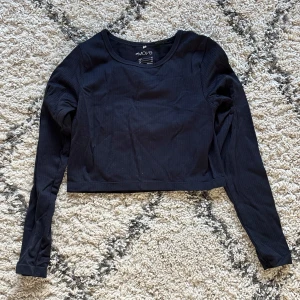 långärmad träningströja - Superfin och skön långärmad träningströja från H&M move!!