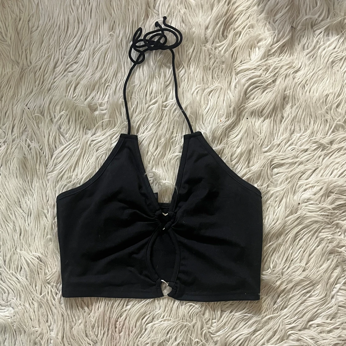 Svart halterneck croppad topp med hjärtdetaljer shein - 1