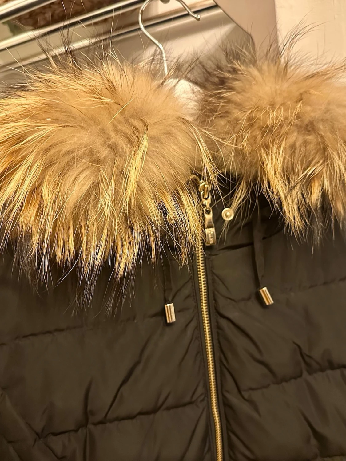 Svart lång dunjacka med äkta päls - 1