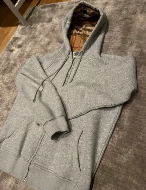 Grå zip-hoodie Burberry - Grå Burberry hoodie 
