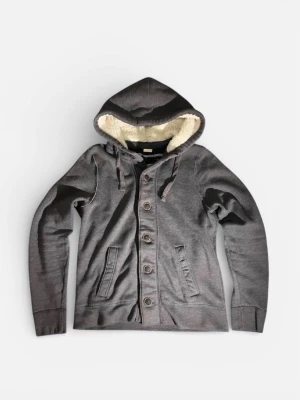 Grå hoodie-cardigan med knappar - Tjena! Kör en intressekoll på min cardigan. Skriv om ni är intresserade och vad ni hade kunnat betala för den! OBS KÖP EJ DENNA ANNONS