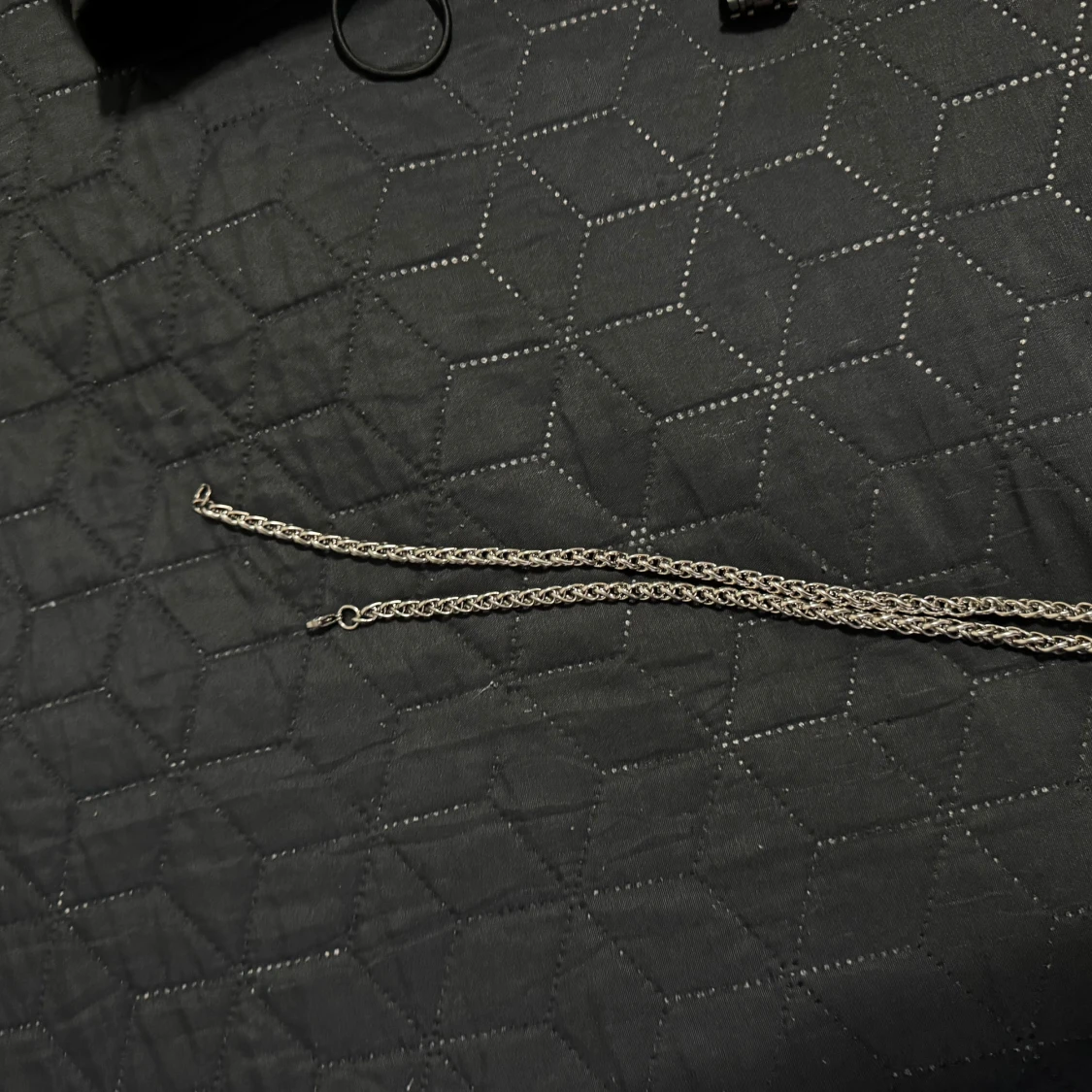 Flätat silverfärgat halsband - 1