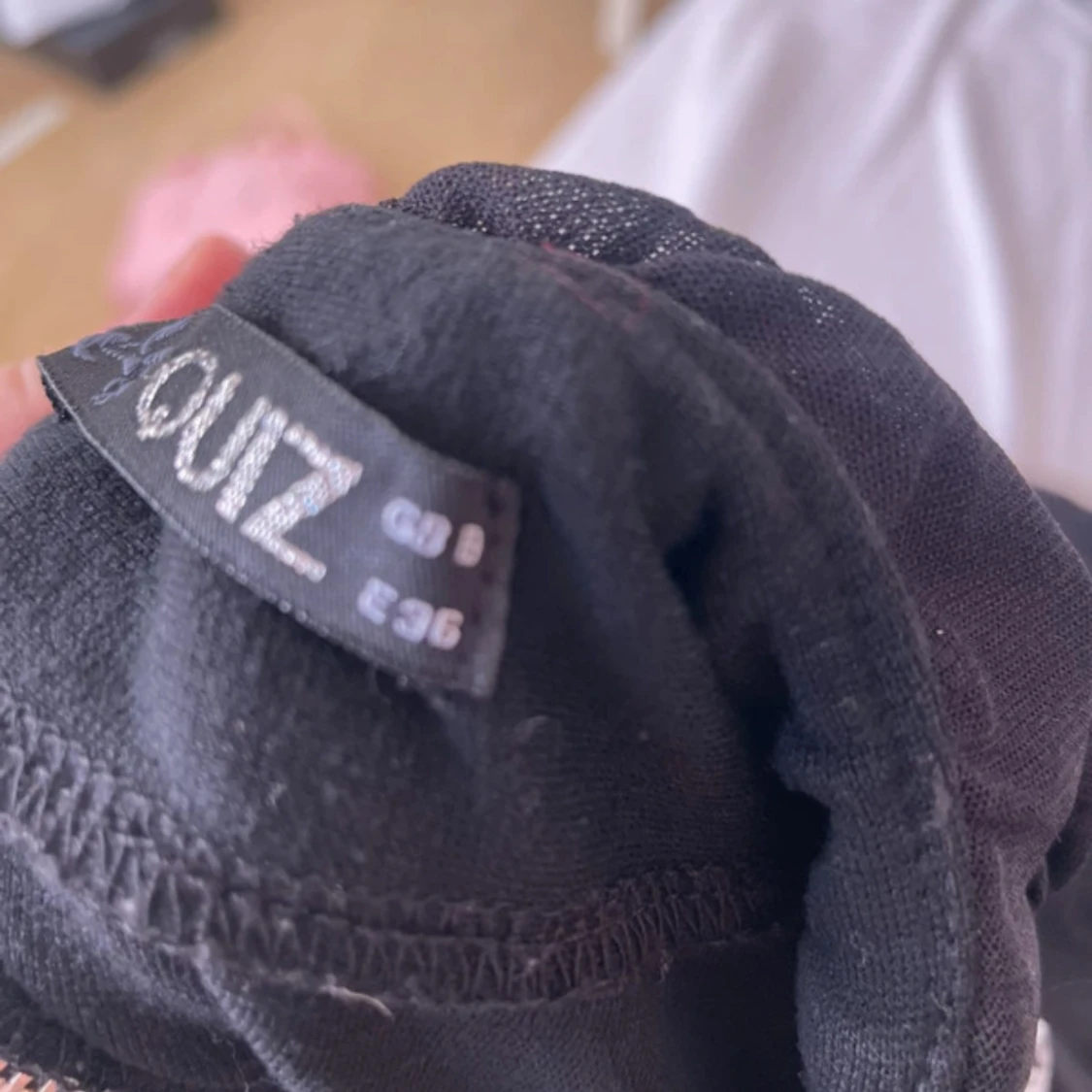 Svart paljettklänning från Quiz - 3