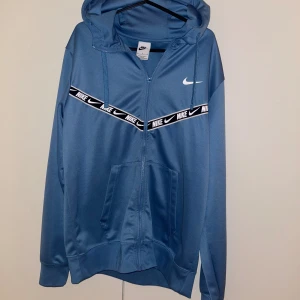 Nike tracksuit  - Mycket bra skick både zip hoddien och byxorna