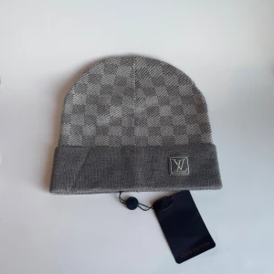 𝓛𝓥 mössa, - Säljer nu en helt ny 𝓛𝓥 mössa, för fler info det är bara att kontakta!💫