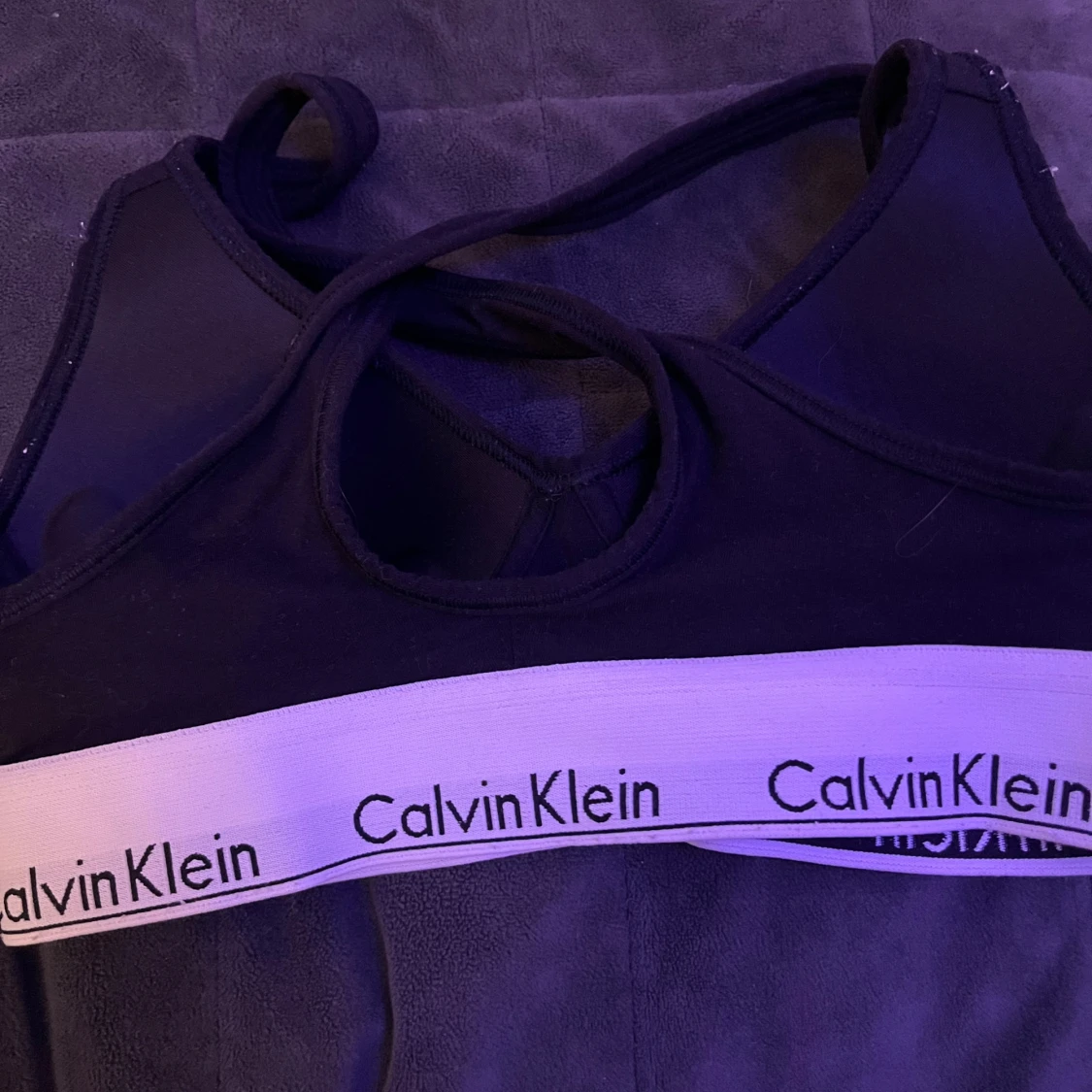 Svart Calvin Klein linnetopp