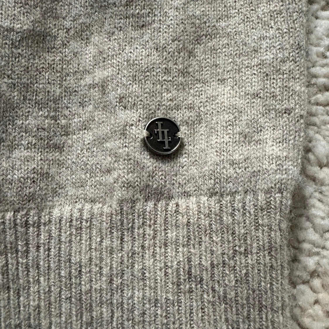 Ljusbrun stickad tröja - 2