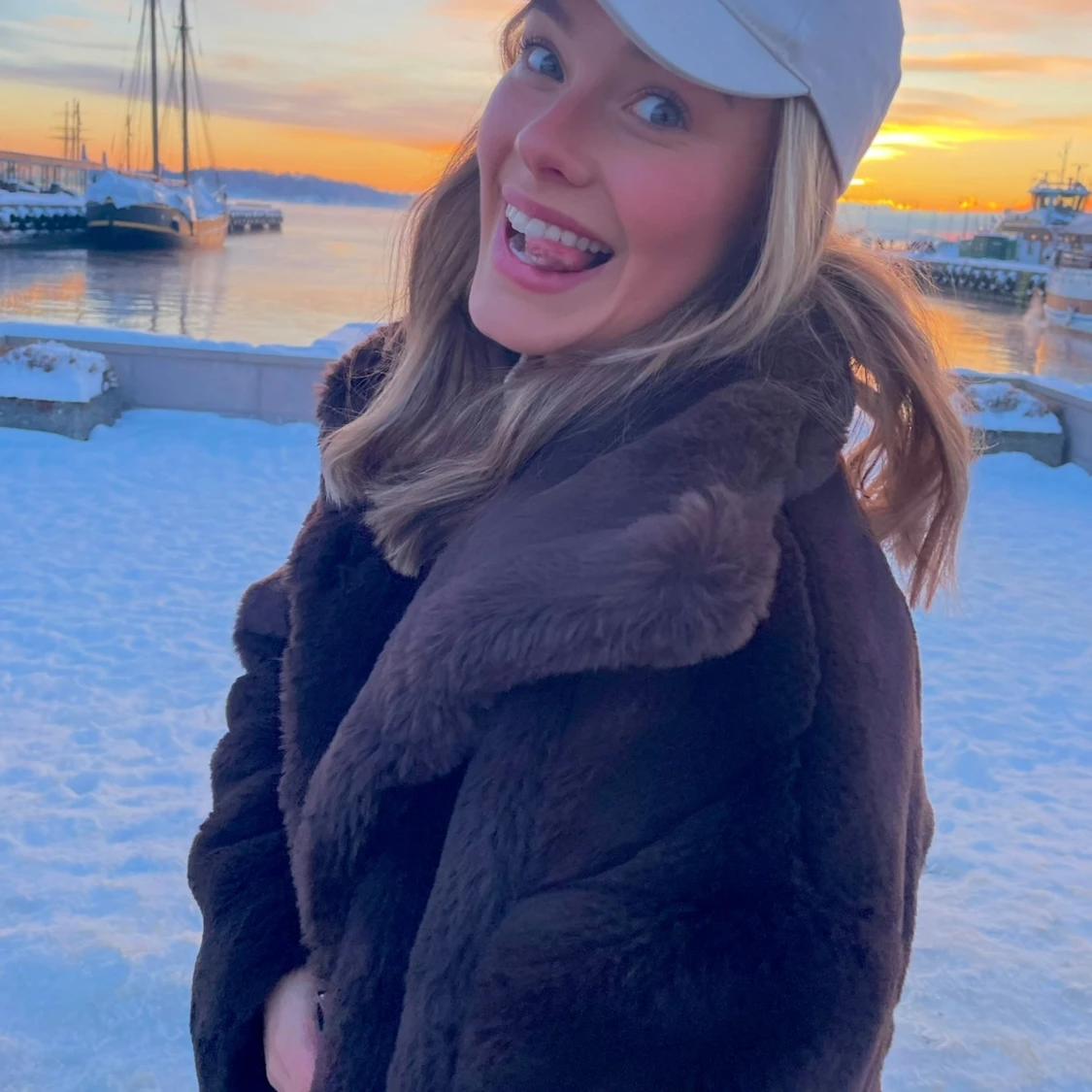 Mörkbrun pälsjacka med oversized passform - 1