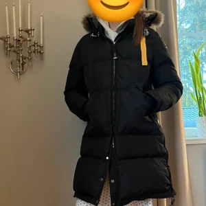 Parajumper longbear - Säljer en äkta parajumper modell longbear i strl XL men jag upplever den mer som en strl L.  Jättefint skick! Skriv om ni har frågor.  