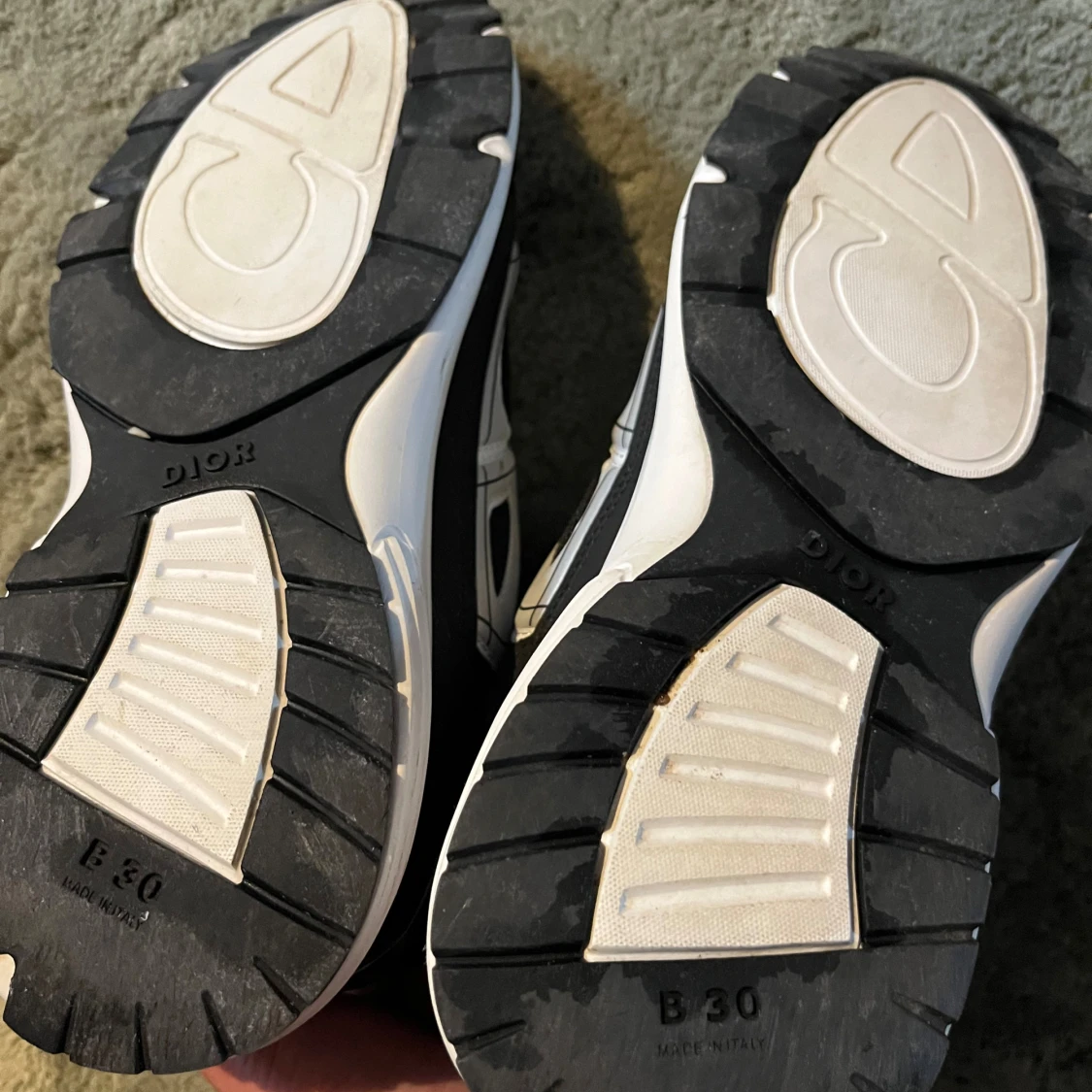 Svarta Dior B30  - 2