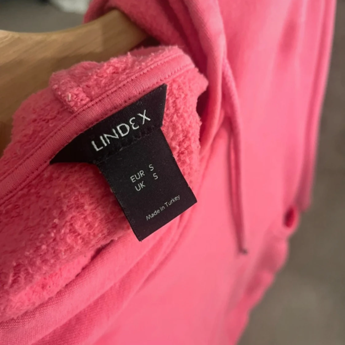 Rosa hoodie från Lindex - 2