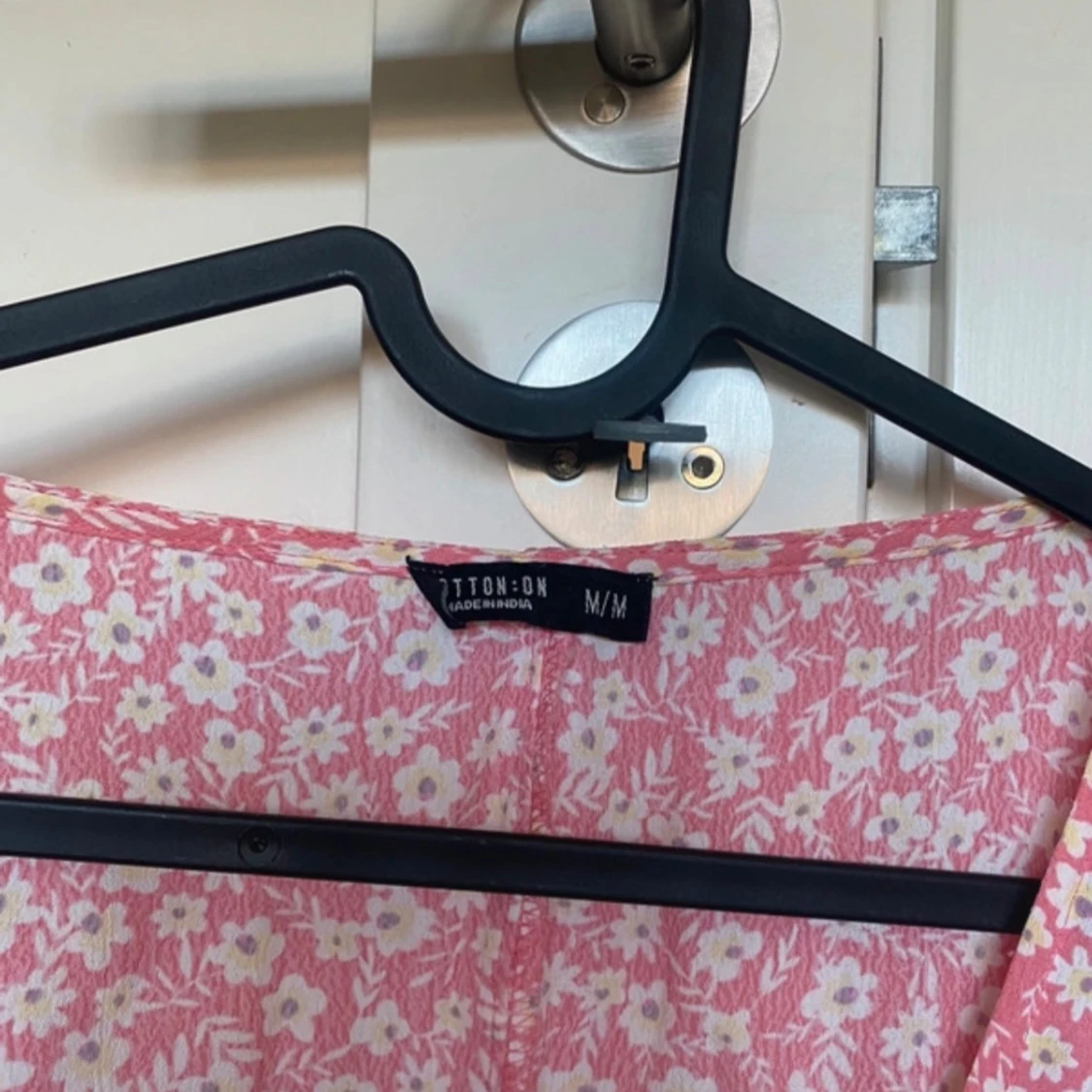 Rosa blommig kortklänning från Cotton On - 2