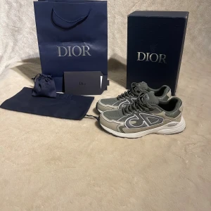 Dior b30 - Dior b30 i storlek 43. Box kvitto och påse ingår