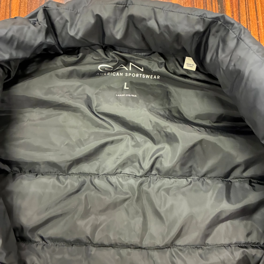 Svart dunväst från Gant - 1