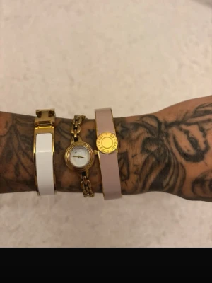 Armband  - Rosa/beiga armband By Odal 🤎 • TikTok: Ginise  #armband #byodal