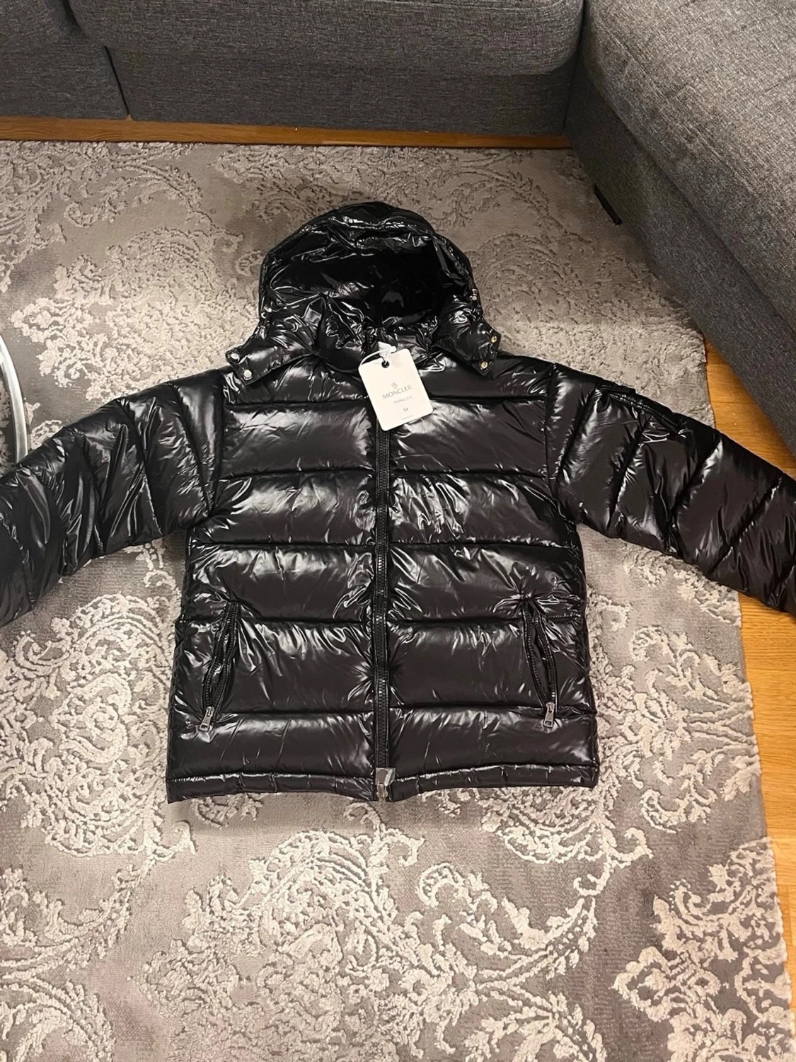 Svart pufferjacka med huva - 1