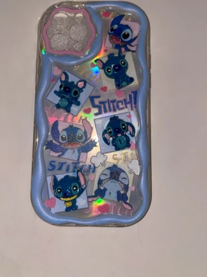 Mobilskal stitch 12 pro iPhone  - Skalet  har varit i min hylla aldrig använt. 