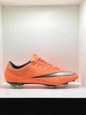 Nike Mercurial Vapor 10 - Nike Mercurial Vapor 10 ACC FG “Bright Mango” 🥭   Size- 8.5 US/ 42 EU 🇪🇺   Condition- 8.7/10 (small defect on left boot)