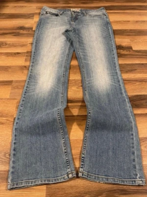 Bootcut jeans - Snygga vintage bootcut jeans💕 midjemått: ca 43 cm (strl M)