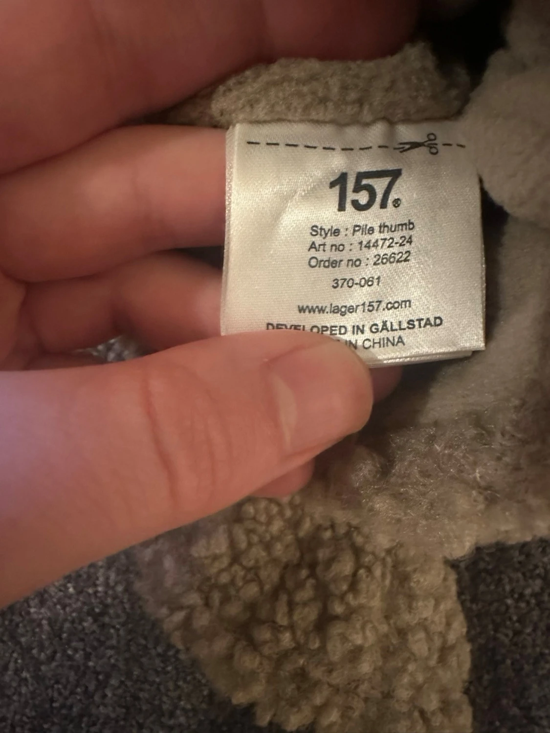 Beige fleecevantar helt nya - 4