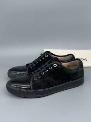 Lanvin Skor | 44 - Lanvin Skor i grymt skick! Storlek 9, passar 43-44. Nypris: 5000kr. Dustbag från Lanvin ingår. Självklart äkta. Hör av er vid funderingar 🙌