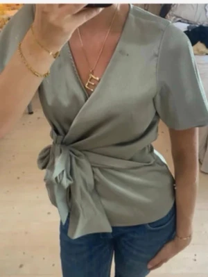 Topp med knytning - SÅ SNYGG