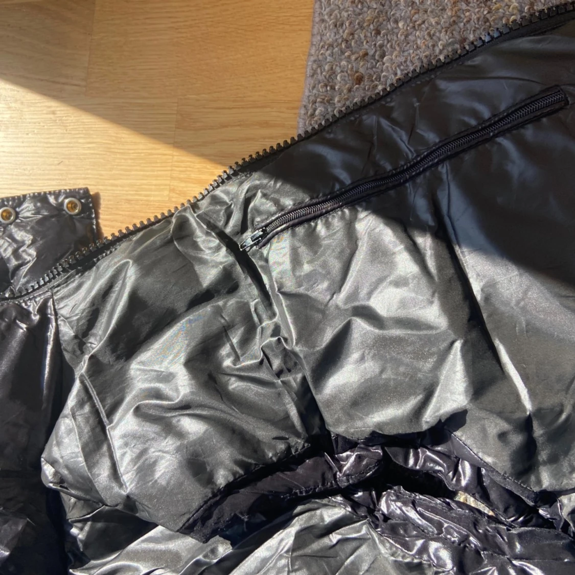 Svart dunväst från Moncler med huva - 3