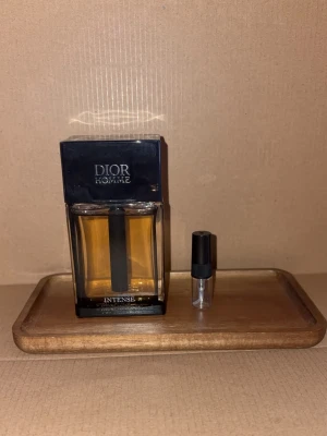 2ml Dior Homme Intense sample  - 2ml sample av dior homme intense, 10% rabatt på bundles, fri frakt fram till 1:A januari 