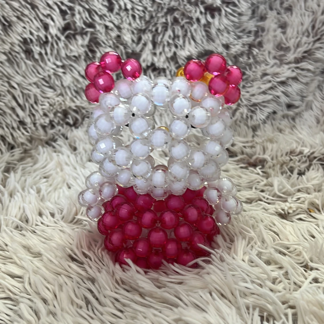 Pärl Hello Kitty figur i vitt och rosa  - 90