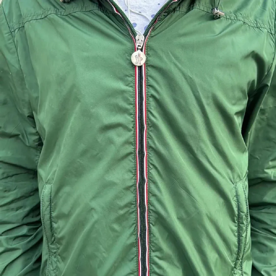 (Äkta) Grön vindjacka från Moncler - 2