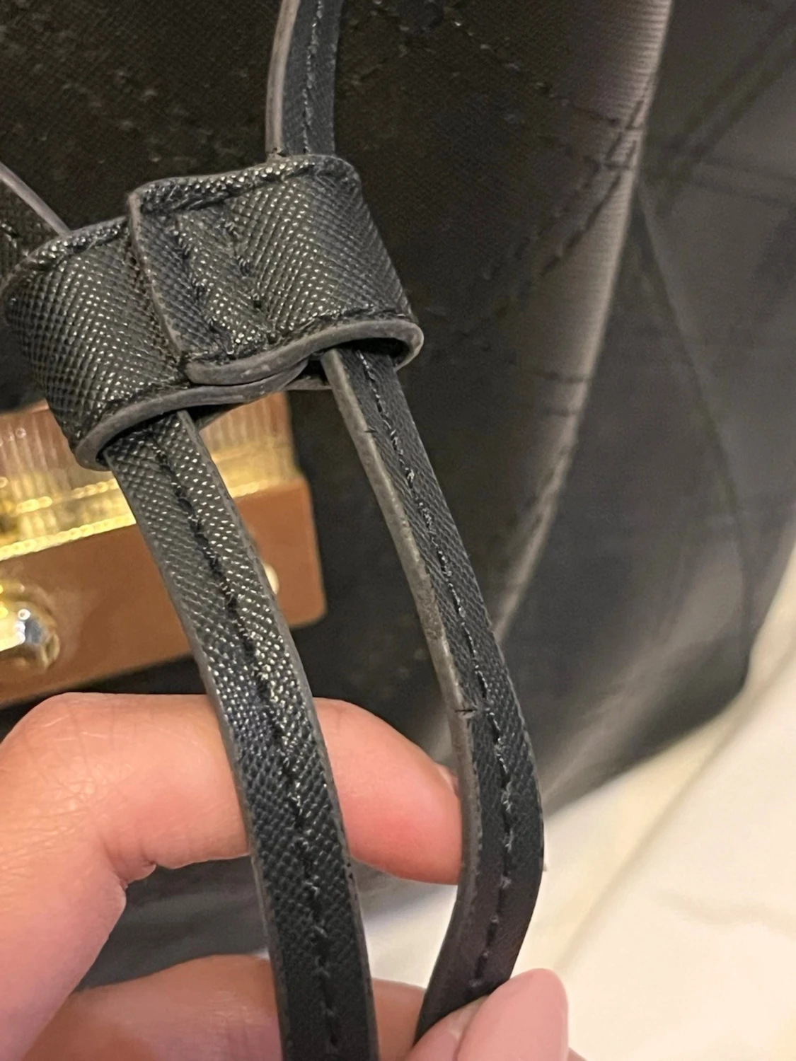 Svart quiltad ryggsäck från Guess - 4