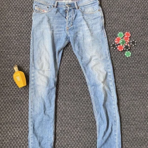 Diesel jeans - Säljer nu dessa riktigt feta Diesel jeans med sjukt snygga fades❗️  Storlek: W31 L32  Skick: Mycket bra skick🙌  Defekter: Inga!  Nypris: 1699kr  Mitt pris 349kr  Hör gärna av er vid funderingar 🙌