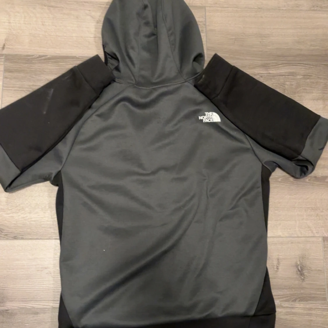 Svart och grå hoodie från The North Face - 1