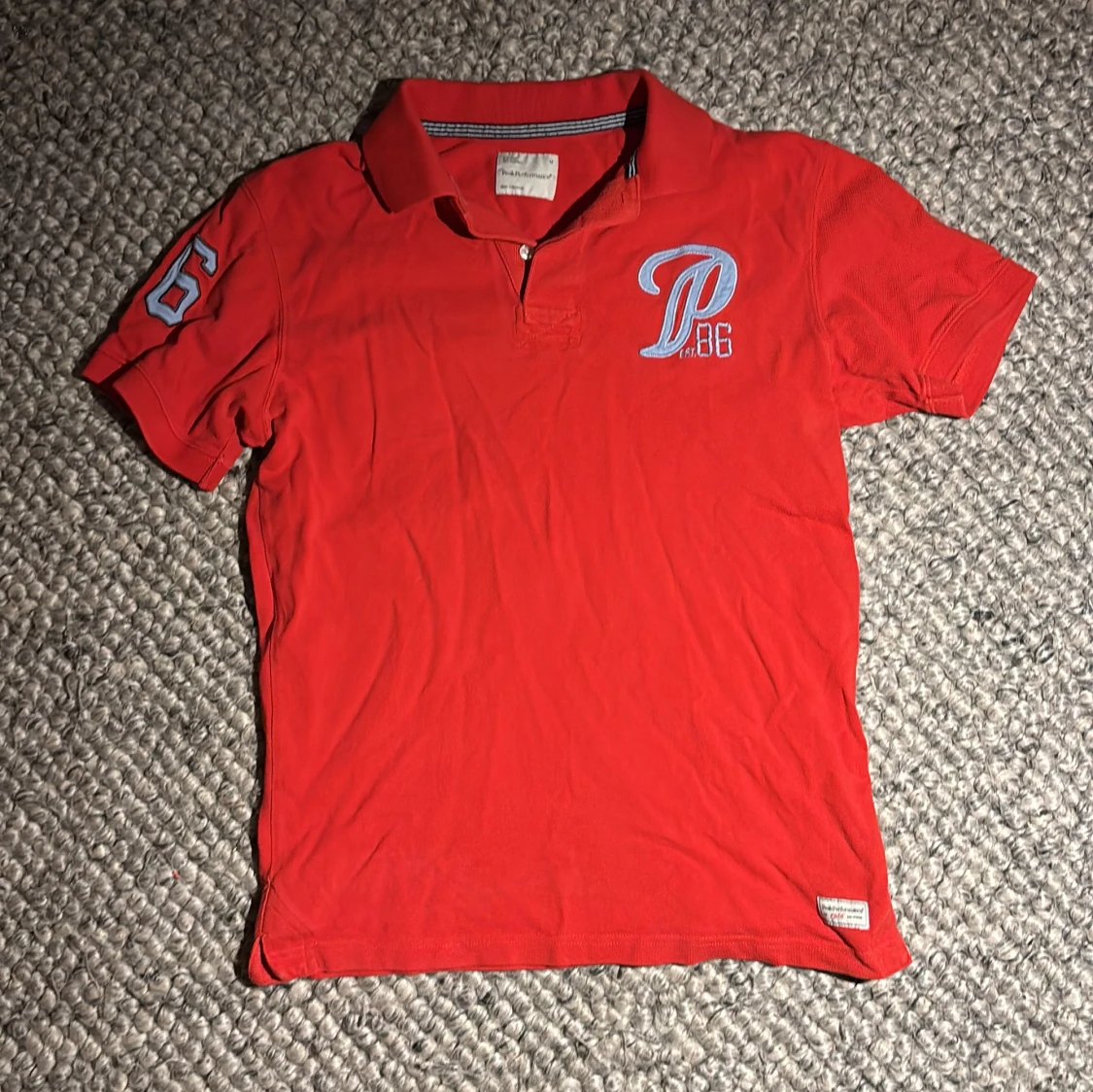 Röd äldre pikétröja Peak Performance M