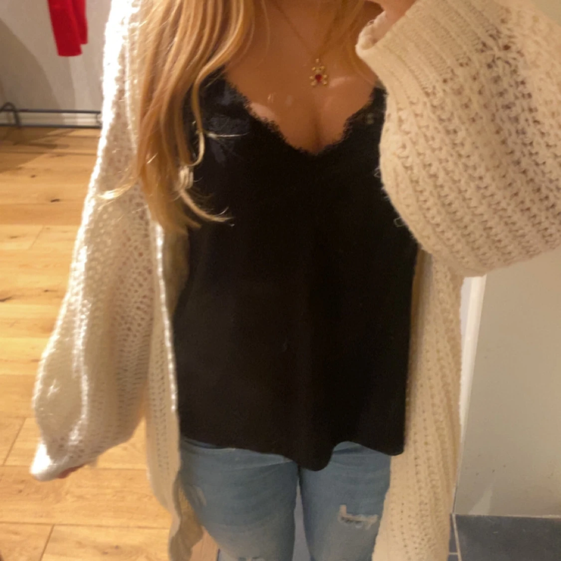 Svart linnetopp med spetskant - 2