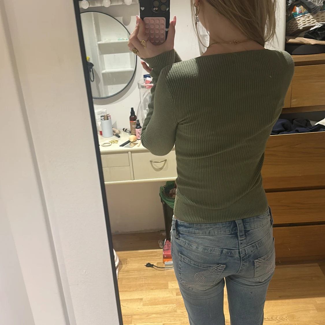 Olivgrön ribbad topp från Amisu - 1