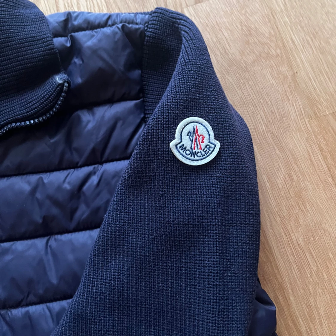 Mörkblå Moncler cardigan med dragkedja