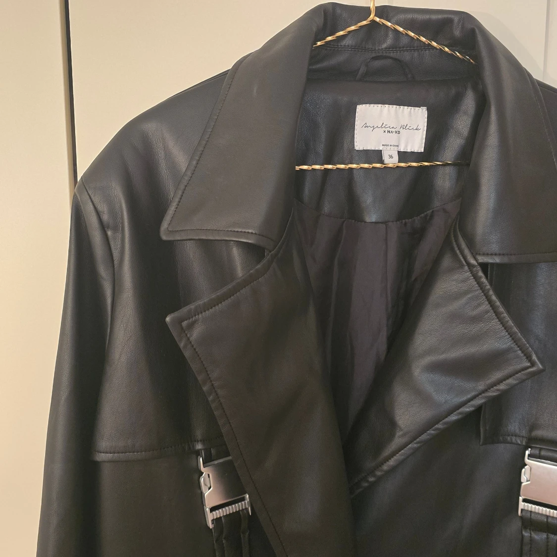 NA-KD oversized svart läder trenchcoat - 2