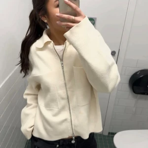 Vit cardigan - Vit cardigan från åhlens💞💞jättefint skick