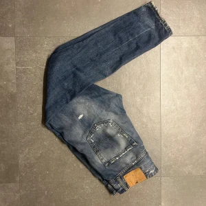 Jack and Jones jeans - Jack and Jones jeans i storleken 30/34. Modellen på bilden är 183 och väger 68kg. Nypris 999kr ooch de är i gott skick