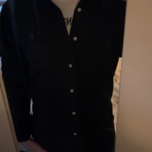 Ralph Lauren skjorta  - Raffe skjorta - Storlek: Small - Mycket bra skick - Nypris: 1699kr - Mitt pris: 399kr - hör av dig vid funderingar 💫