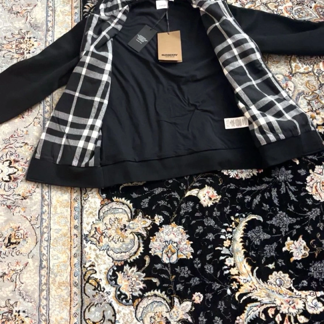 Svart hoodiejacka från Burberry