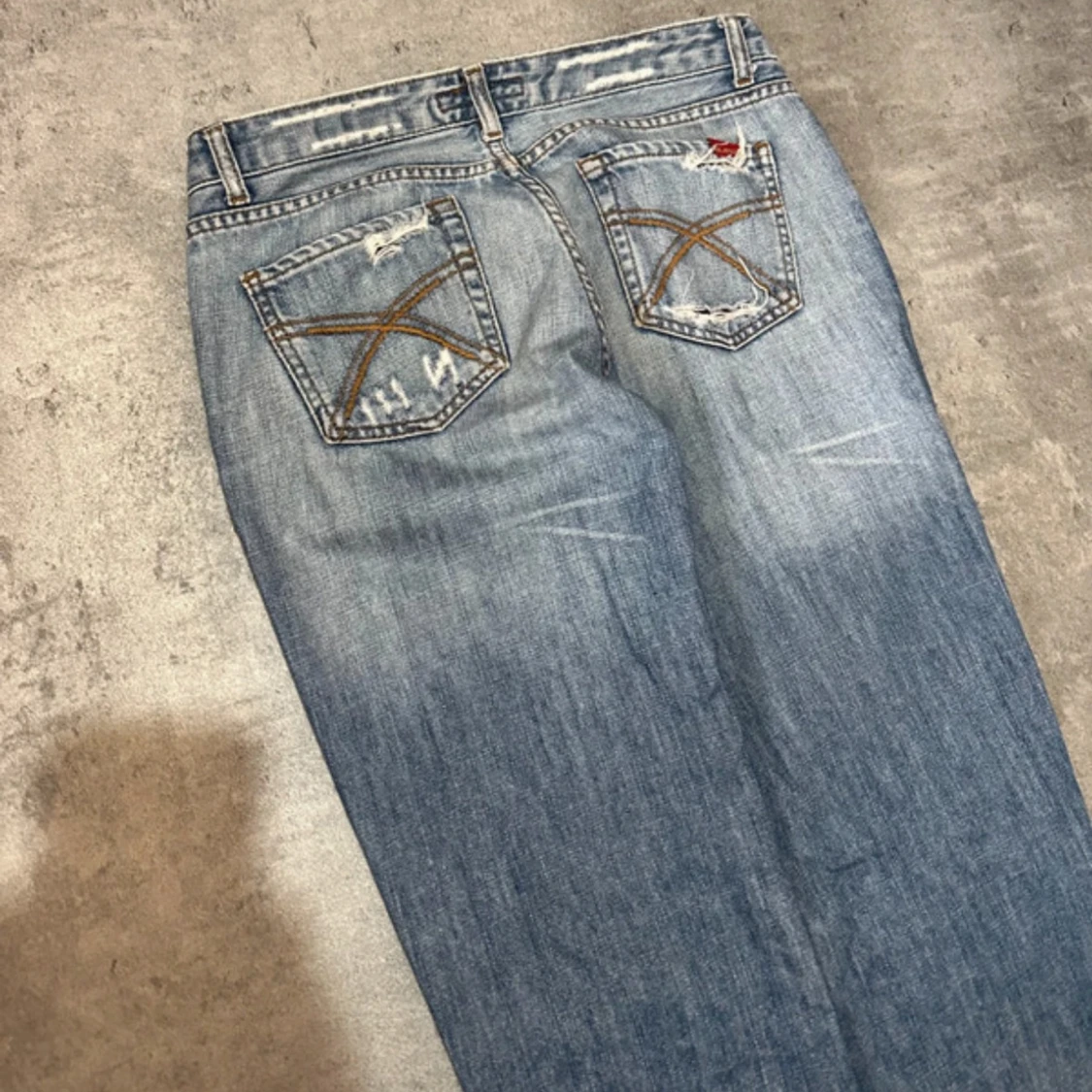  Bootcut jeans med slitningar - 1