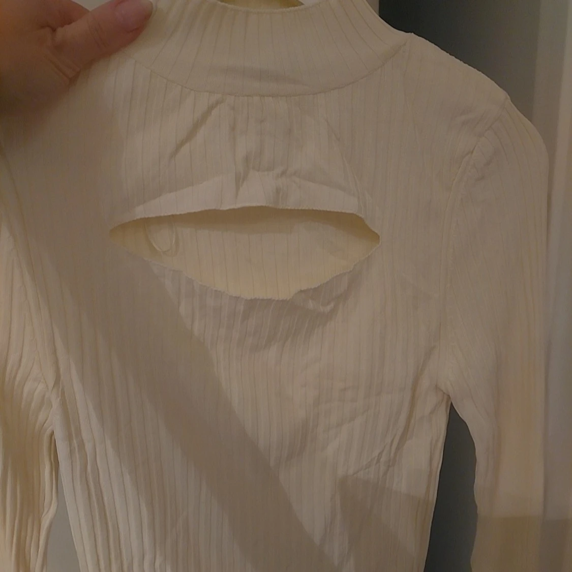 Vit ribbad polotopp från Gina Tricot - 3