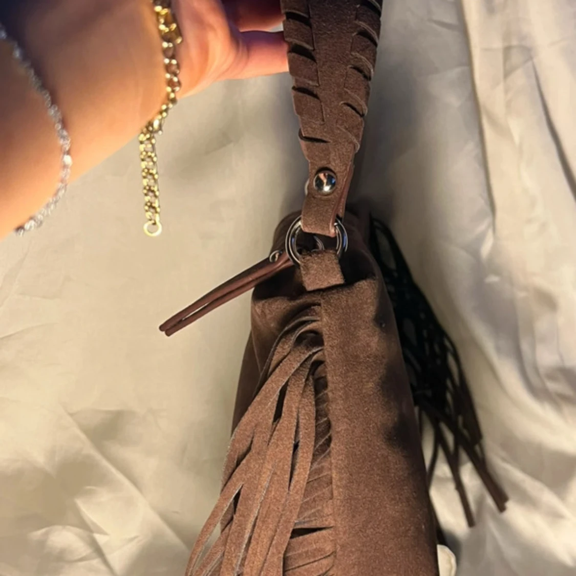 Brun mocka handväska med fransar - 1