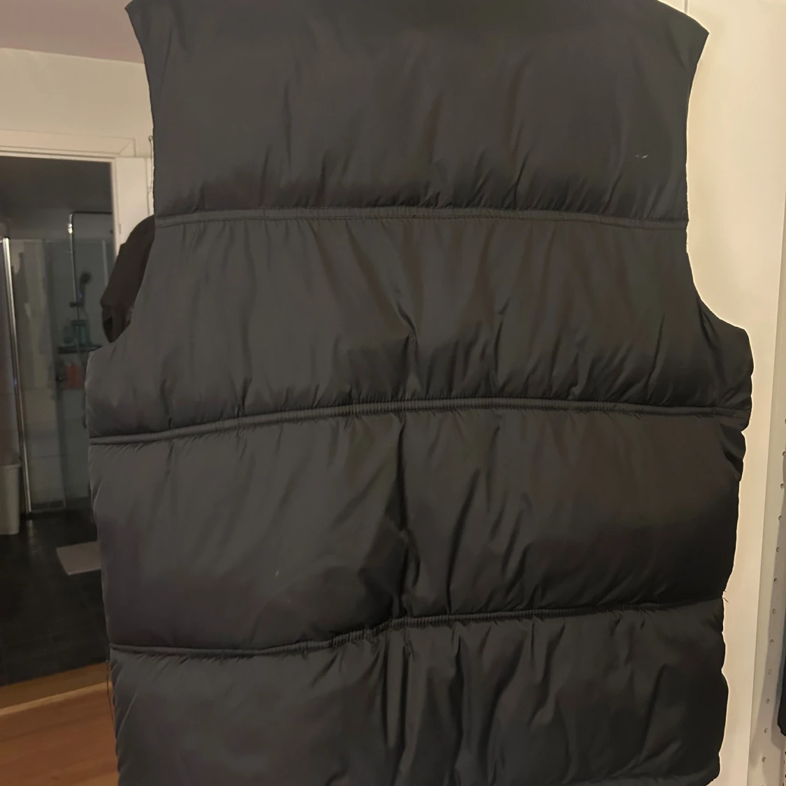 Svart dunväst från Zara, storlek S - 2